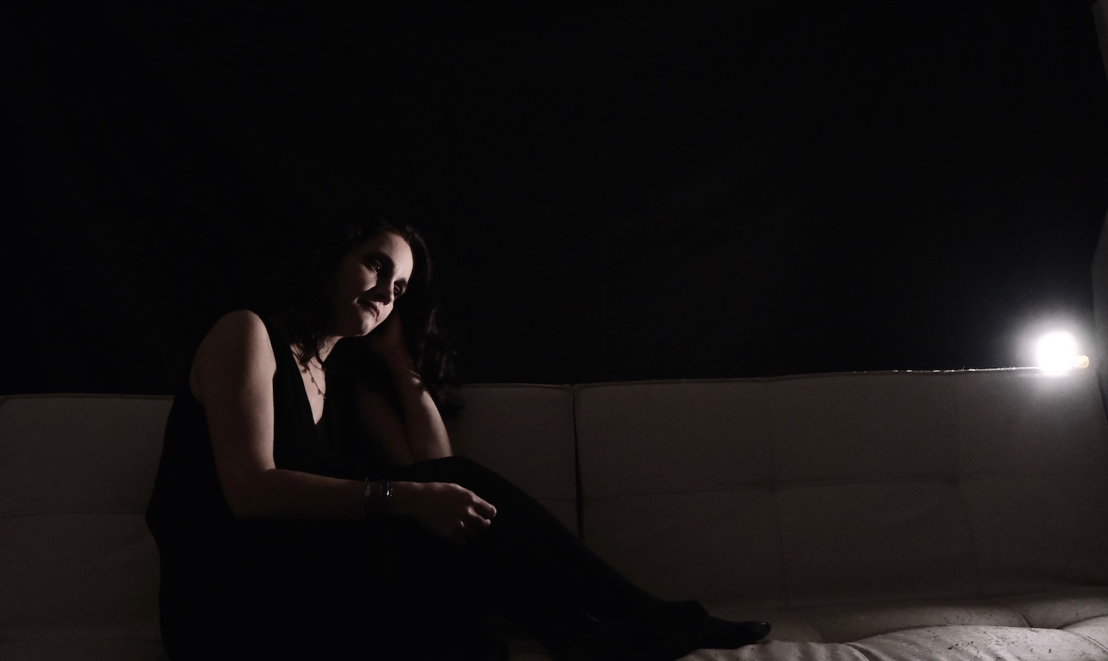 Portrait de Christine Fonlupt dans un intérieur
