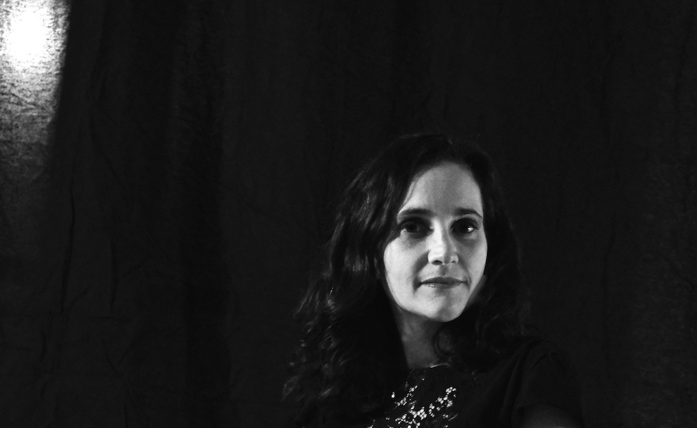 Portrait monochrome de la pianiste Christine Fonlupt