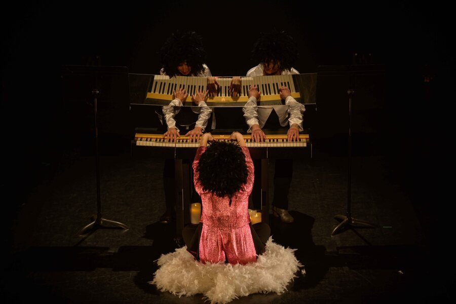 Performance à six mains dans Le Phœnix de ces dames